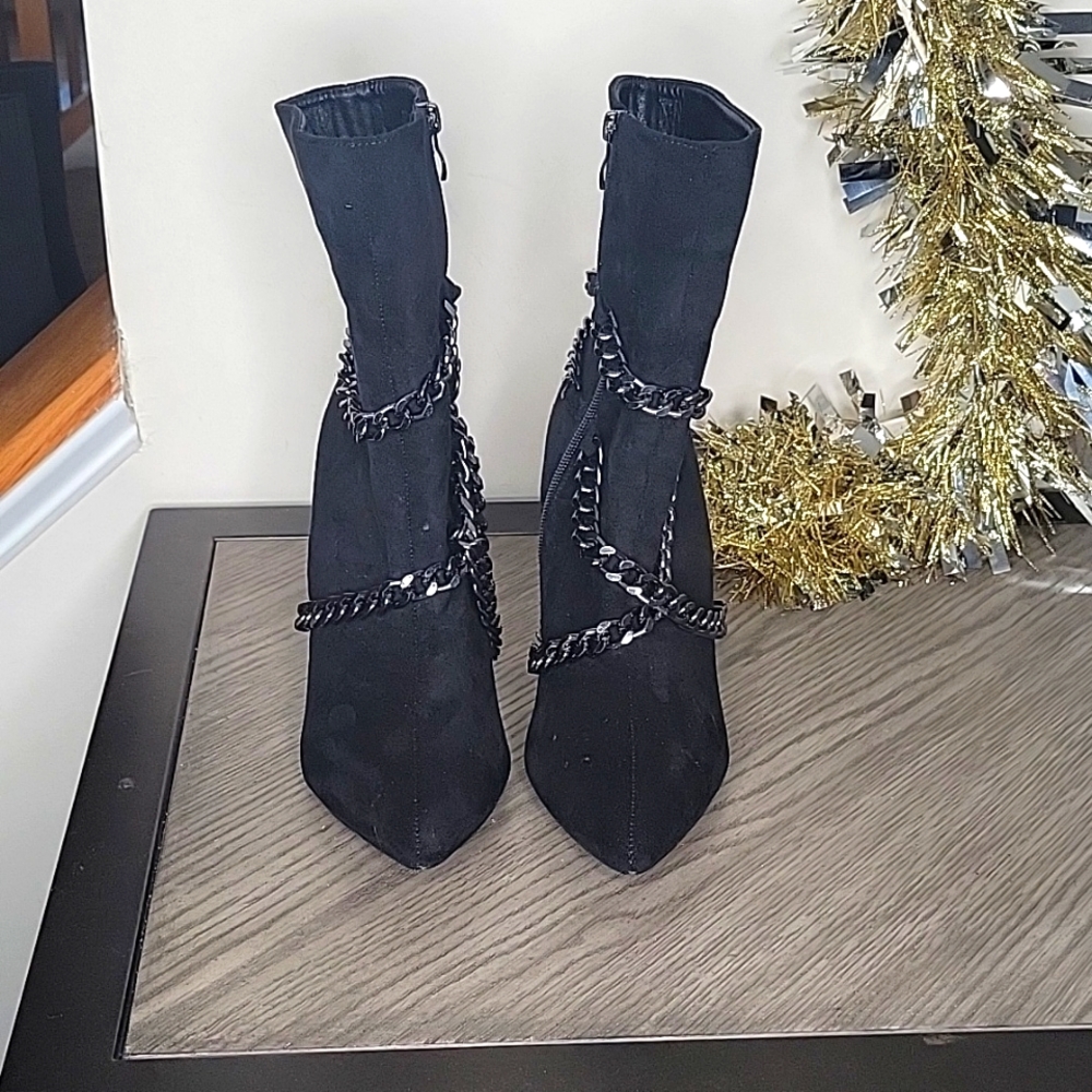 New York & Company size 10 Booties with Chain